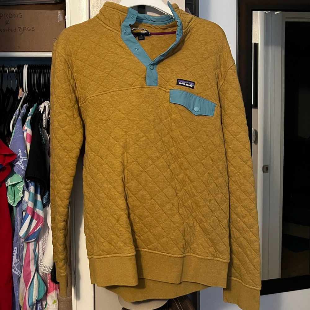COPY - Mustard Patagonia quilted pullover